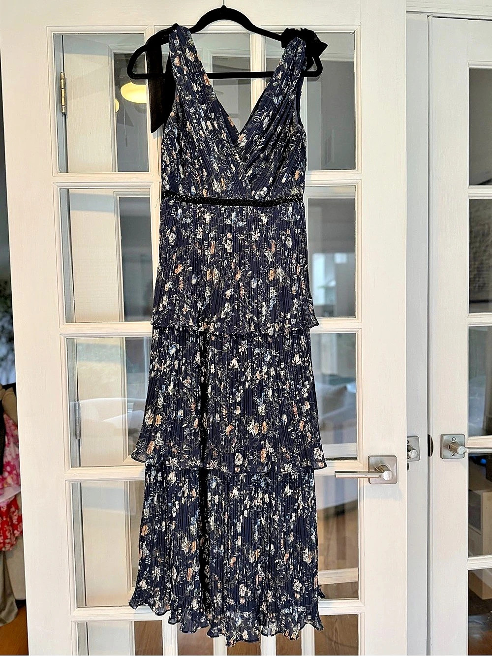 Lulu’s Navy Floral Pleated Tiered Maxi Dress – Size Small